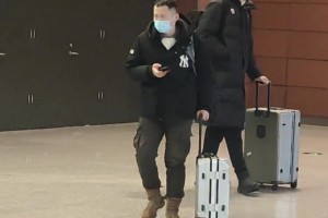 青涩！年轻的约老师接受采访：对我来说打篮球是一件很轻松的事吧